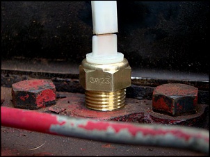 Marcador de temperatura e de gasolina de Jeep-sensor-instalado.jpg