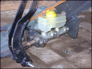 freios problematicos-pedaleira-f75-o-suporte-do-cilindro.jpg