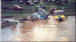 Snorkel &quot;Alternativo&quot;-jeep_banho1.jpg