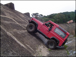 Defender subindo um barragem-dsc00149.jpg
