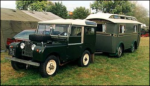 -serie1_mit_altem_wohnwagen.jpg