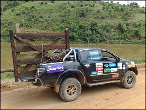L 200 triton-impressoes dessa pkp.-carregando-porteiras.jpg