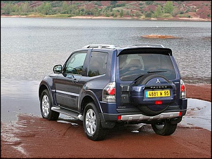 -mitsubishi_pajero_iv_3d_1.jpg
