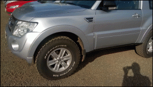 -pajero-detalhe-pneu.gif