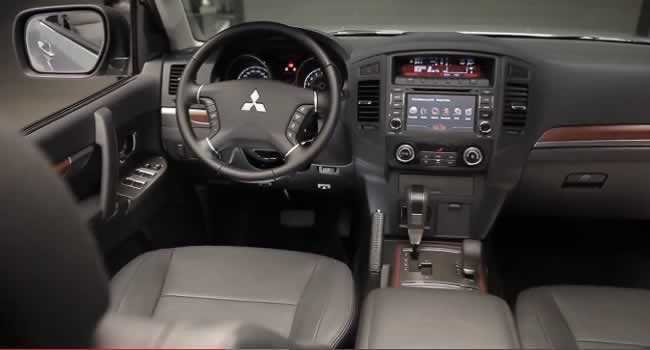 -mitsubishi-pajero-full-3.8-2014-interno.jpg