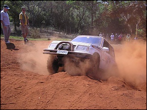 -trilha-15092007-vitara-subindo-o-barranco-na-lair-vista-de-frente.jpg