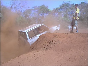 -trilha-15092007-vitara-subindo-barrando-lair.jpg