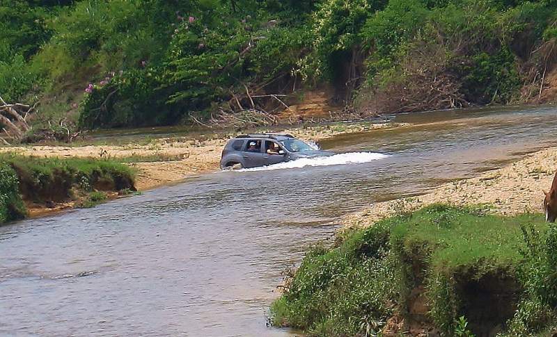 Delfinopolis com Duster 4x4-141.jpg