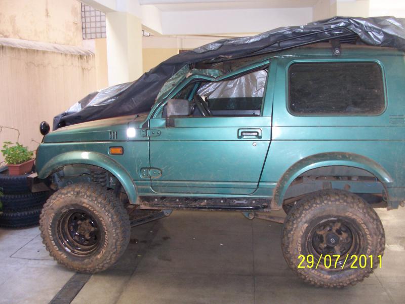 Suzuki Samurai 1.3 (metal) com danos na coluna e teto