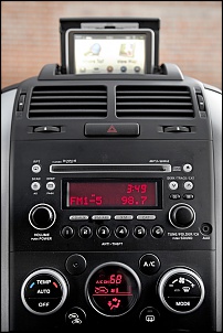 -2012-suzuki-grand-vitara-4wd-center-console.jpg