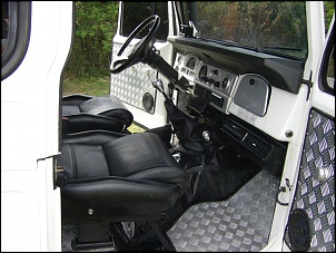 Acesso aos bancos traseiros na Band-toyota-bandeirante-jipe-4x4_mlb-f-3540991846_122012.jpg