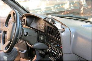 -hilux-sr5-2.8-1998-99-painel-moldura-quebrado.jpg