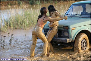 -girls_with_riding_boots_carstuck_mud_wrestling_016.jpg