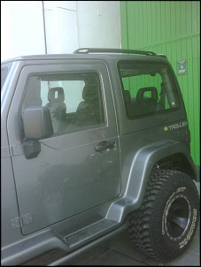 Troller 2009 x 2010-acabamento-porta.jpg