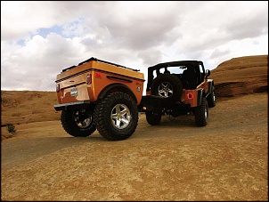 Alguem conhece quem fabrica reboques assim no Brasil-04114wd_04z-2004_jeep_wrangler_tj-rear_view_with_trailer.jpg