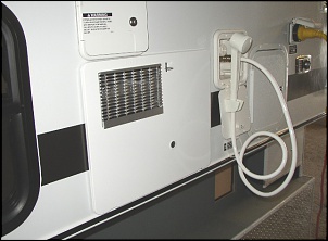 Montando um motorhome / camper sobre uma f 250 cd 4x4-hotwateroutsideshower.jpg
