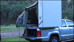 Alguem conhece quem fabrica reboques assim no Brasil-vw_brolga_tent_erected_front.jpg