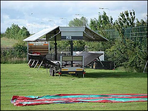 Alguem conhece quem fabrica reboques assim no Brasil-carreta-palco-desmontada.jpg