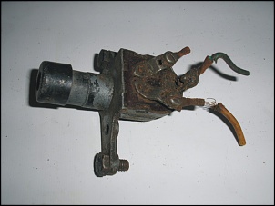 Vendo: Interruptor Luz Alta - Assoalho - Jeep CJ-5, Rural e F-75 - p/ Restauradores-pb040315-1.jpg