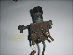 Vendo: Interruptor Luz Alta - Assoalho - Jeep CJ-5, Rural e F-75 - p/ Restauradores-pb040317-1.jpg