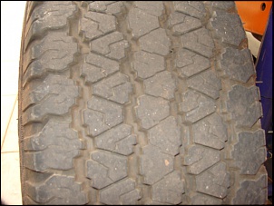 Vendo 5 Rodas aro 15 cinco furos e tres pneus para jipe-dsc00309.jpg