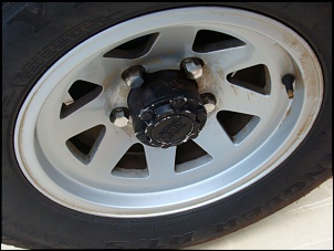 Vendo 5 Rodas aro 15 cinco furos e tres pneus para jipe-dsc00311.jpg