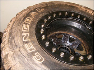 Vendo 4 Peneu 33 Mt Saveiro Aro 15 ( Mud )-imagem-012.jpg