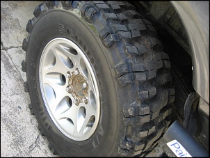 Vendo jogo de pneus 265/70/16 &quot;Mamute&quot;-pneu_traz_11.jpg