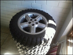 Vendo jogo de rodas 18&quot; discovery ii com pneus mud-rodas-1.jpg