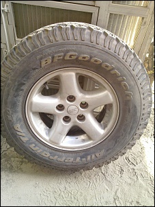Jogo de 4 pneus BF All Terrain TA 235/75R15-20130504_002.jpg