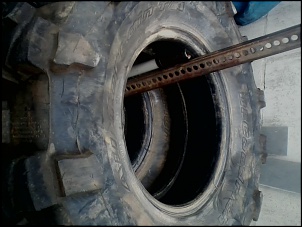 vendo ou troco pneus 285 x 75x16  modelo Ignorante , bruto mede 35&quot;-img0194a.jpg