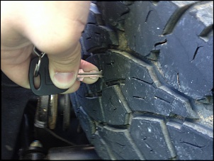 Vendo pneu 255/75 R15 AT/S (original troller)-image.jpg