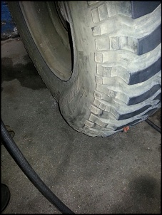Vendo 4 pneus MUD-TERRAIN 31x10,5 R15 109Q-tras-dir-ruim.jpg