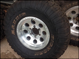 Vendo 4 pneus Mud + roda (Troller)-img_2320.jpg