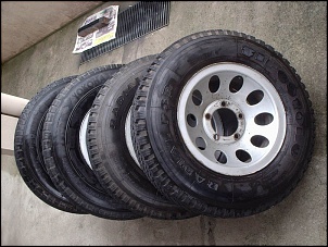 Vendo : Jogo Pneus + Rodas R$ 750,00-pneu-03.jpg