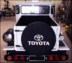 Toyota Pick-up 81 custom-trazeira.jpg
