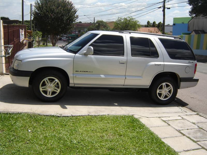 Vendo Blazer  4X4 DLX 2 8Turbo Diesel  2003 opcionais da 