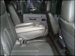 Land Rover Defender 110 - 2001 (verde + teto branco)-interior1.jpg