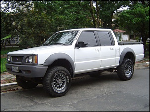 Mitsubishi L200 L 2001/2001-l200-lateral-e-frente.jpg