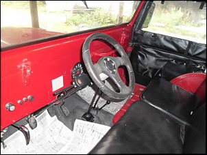 Jipe Ford 1980 Vermelho-dentro.jpg