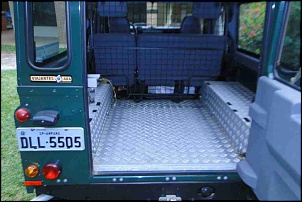 Defender 110   2005   verde  teto branco-espaco_bagagem.jpg