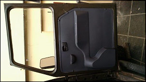 F75 preparada para trilha-porta-direita-ok.jpg