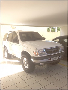 Vendo Ford Explorer XLT 4x4 manual, lift 3 e pneus 33 cor branca-img_8426.jpg