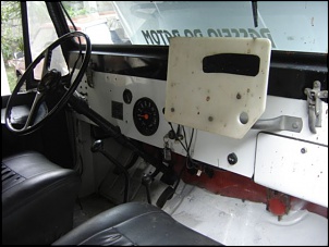 Vendo Jeep Willys Diesel-detalhe-interior.jpg